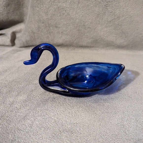 Blue swirl Art Glass Swan trinket dish/bowl measures 3" x 6.5" - Picture 1 of 7